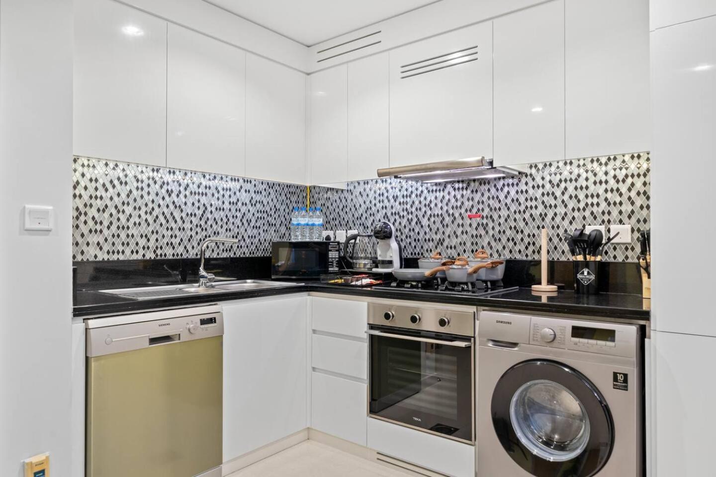 45th Floor 2br Full Sea View