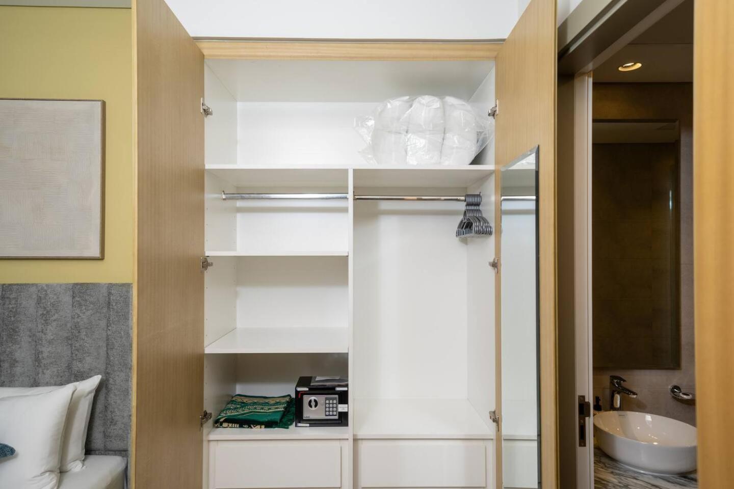 45th Floor 2br Full Sea View *