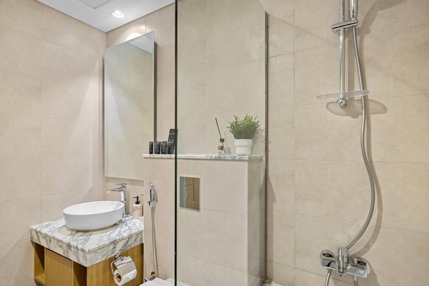 45th Floor 2br Full Sea View Apartment Dubai