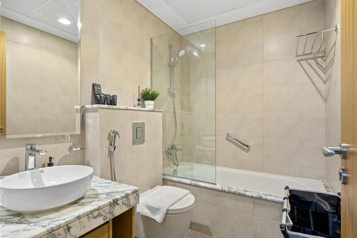 45th Floor 2br Full Sea View Dubai