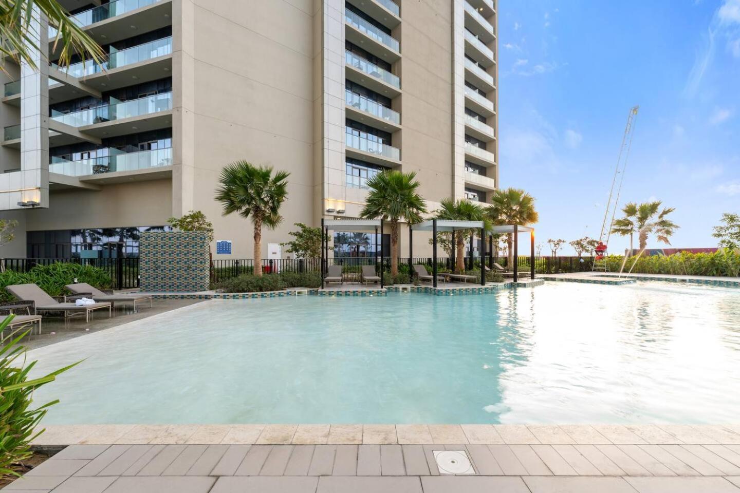 45th Floor 2br Full Sea View