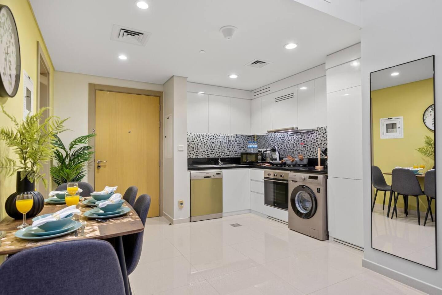 45th Floor 2br Full Sea View Dubai